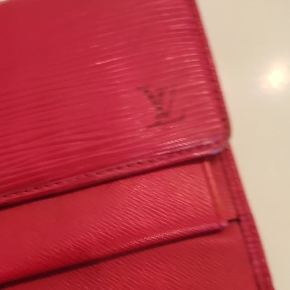 LV Long Wallet. Beautiful Red Louis Vuitton Wallet - Picture 5 of 16